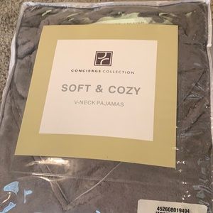 Concierge Collection V-neck pajamas grey, size 2X/3X. Very Soft
